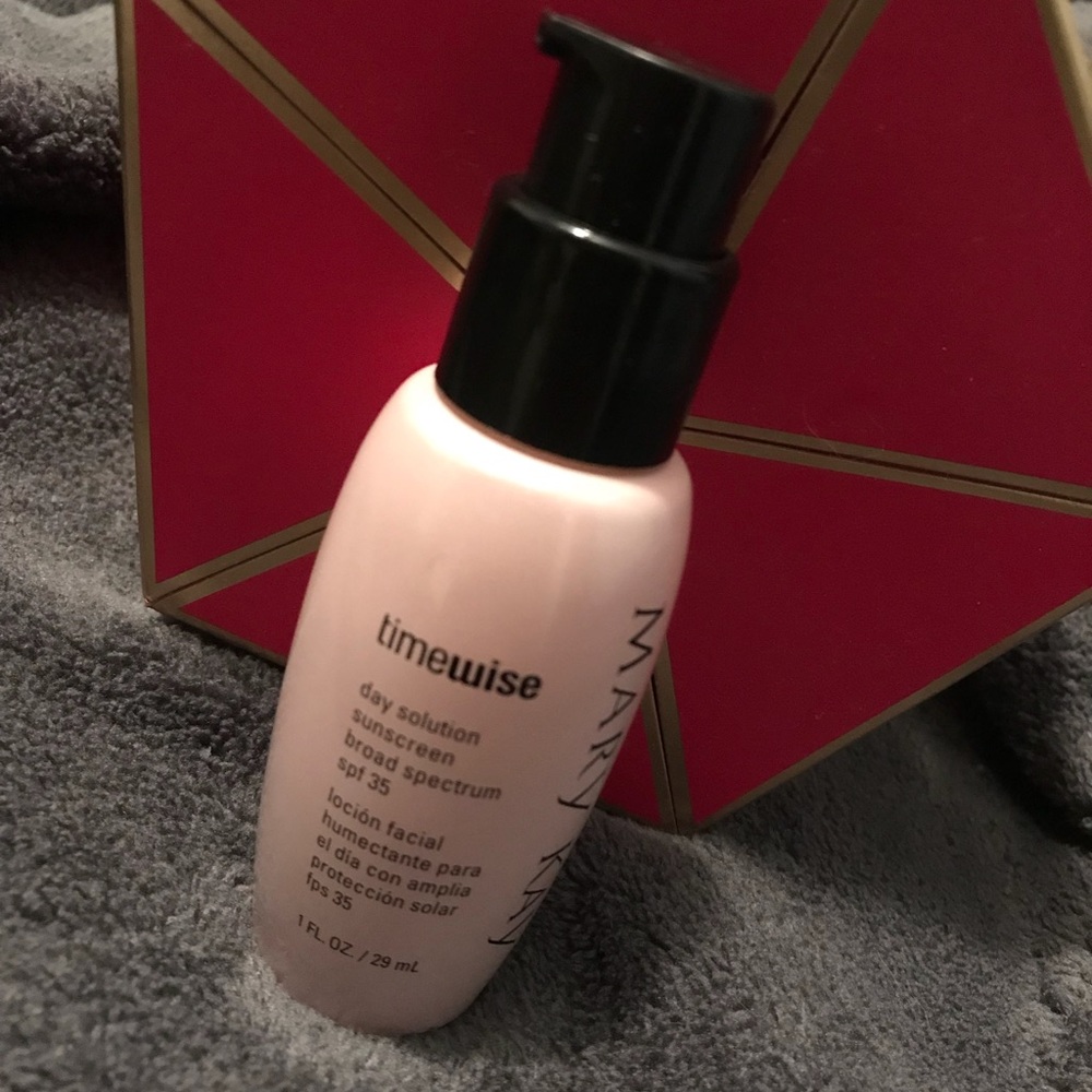 Mary Kay Day solution Facial Mousturizer